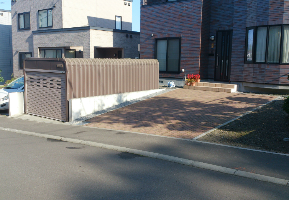 インターロッキングとガレージ設置工事（札幌市手稲区）