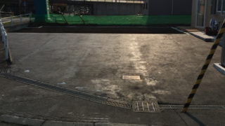 お庭の雑草処理に悩まされていたお宅に家庭菜園用の畑を造りました。