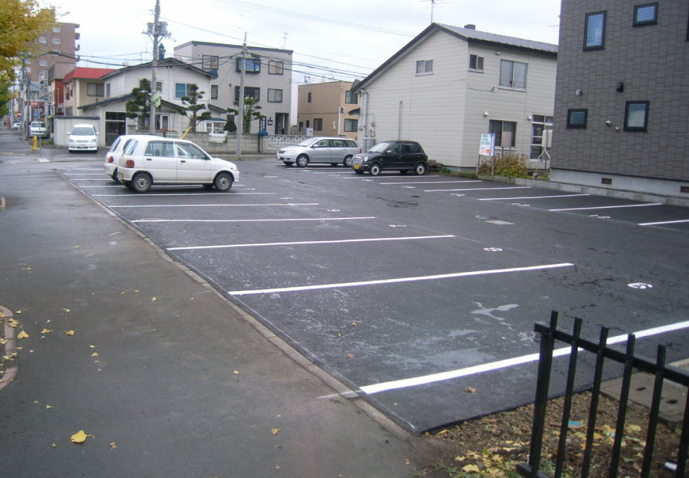 駐車場のアスファルト舗装工事(札幌市東区)