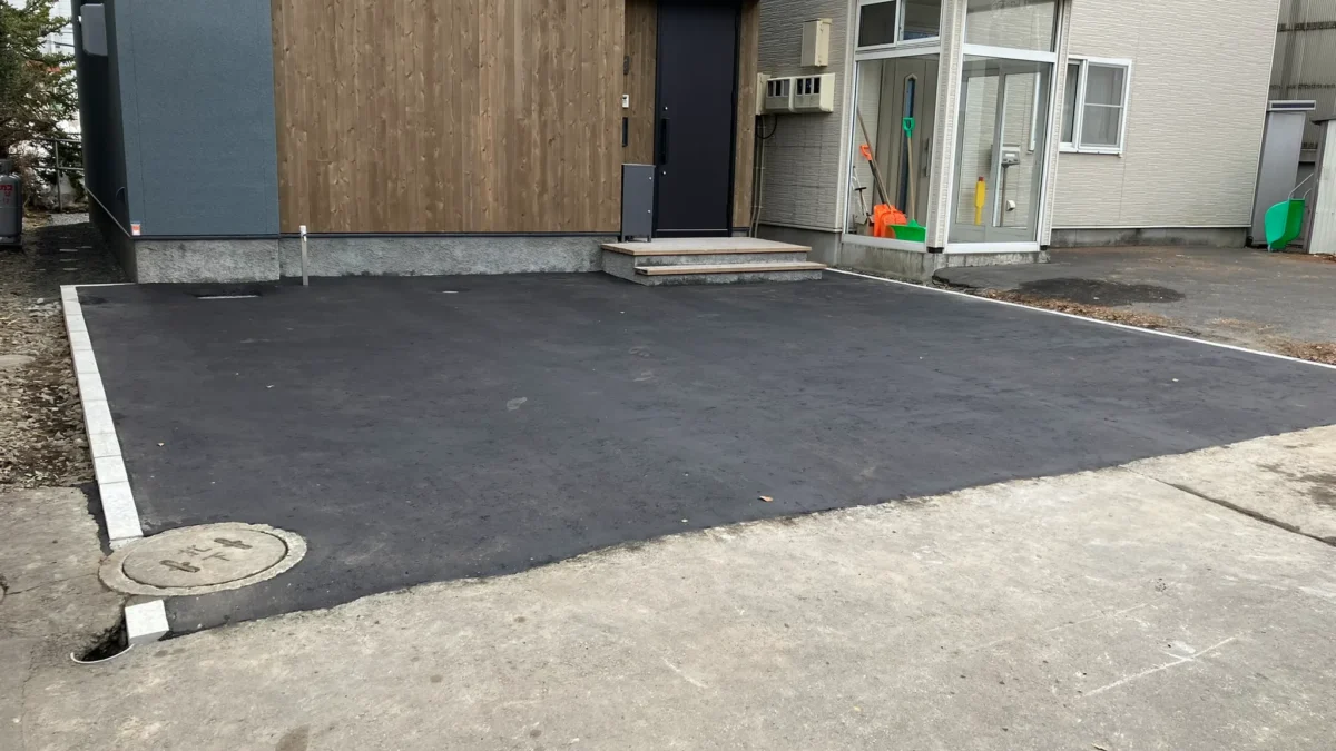 札幌市白石区菊水元町S様邸、新築正面の外構工事完成写真