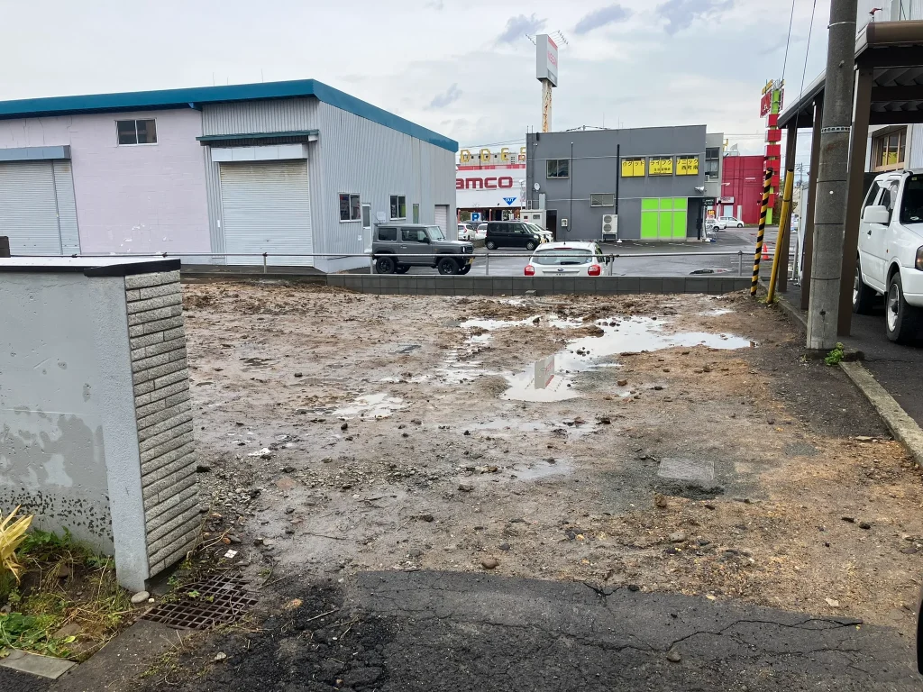 札幌市西区F様邸、外構工事ビフォー写真（駐車場部分）